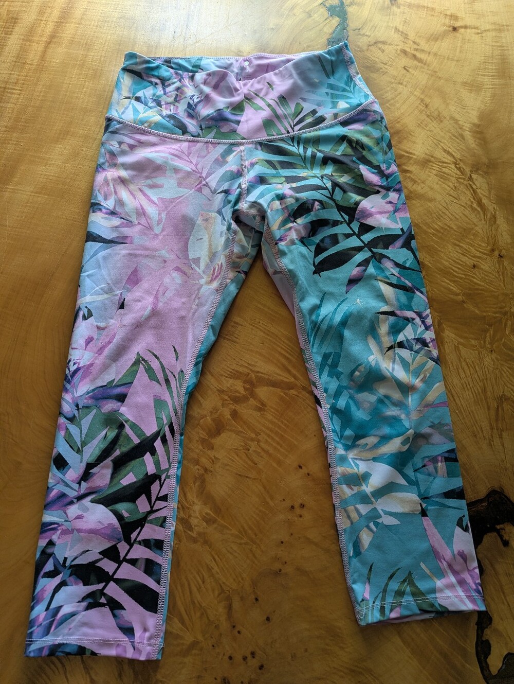 Women's Pink & Teal Tropical Capri Leggings